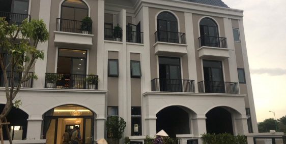 Nhà 1 trệt 2 lầu, đúc 3 tấm, mặt tiền quốc lộ 1A