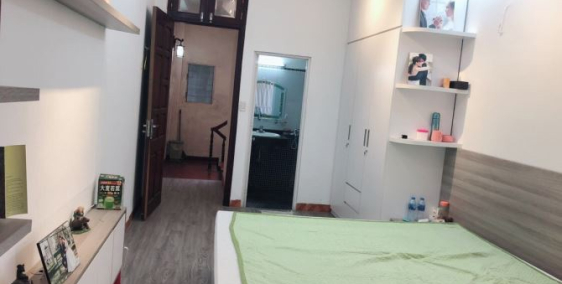 Nhà Đê La Thành 35m2 x 4T. Lô góc 2 mặt thoáng. Giá bình dân. LH 0961518382