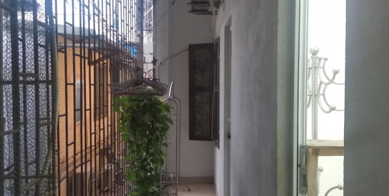 Bán nhà mặt ngõ đường La Thành, Kinh Doanh như phố, giá rẻ.