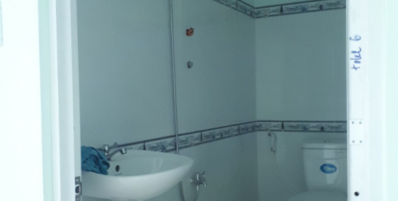 bán nhà ngay chợ hưng long,1 lầu 1 trệt