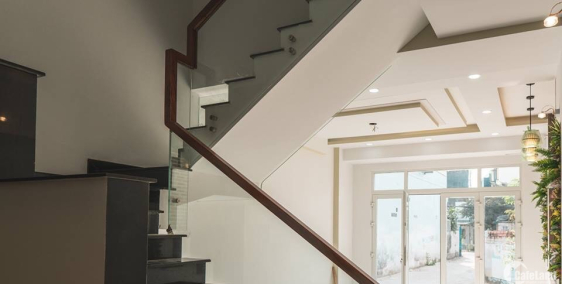 Bán nhà 1 trệt 2 lầu đường số 12, P. Trường Thọ, Q. Thủ Đức, có gara để ô tô.