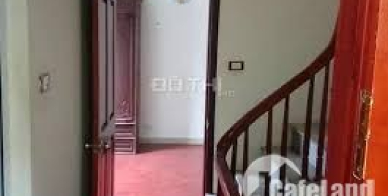 Nhà giá rẻ cho các gia đình trẻ, 5 tầng x 35m: Giá 2.4 tỷ.