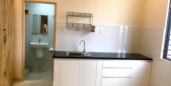 Cho thuê phòng đầy đủ tiện nghi, có bếp, cửa sổ, an ninh, Q4