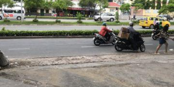 Cho thuê nhà 3 lầu, sân đậu xe hơi ngay MT 19G Nguyễn Hữu Cảnh,  P.19, Bình Thạnh.