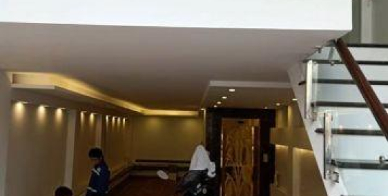 Cho thuê nhà phố Nguyễn Ngọc Vũ làm văn phòng,hàng ăn, cafe, ngân hàng, .. 80TR