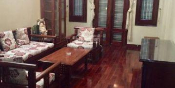 Cho thuê cả nhà tại Nguyễn Phúc Lai thích hợp làm Văn phòng, spa, tóc, thầm mỹ, kd online,… ·