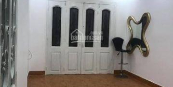 Cho thuê nhà 4 tầng, 2 mặt tiền, phố Khâm Thiên, Đống Đa 10tr/tháng