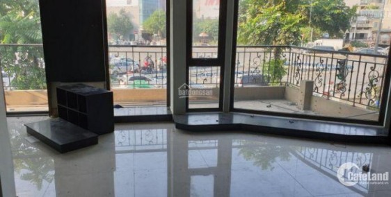 Cho thuê nhà làm cửa hàng, cafe, văn phòng rất đẹp phố Trần Khát Chân KD, Góc ngã tư Nguyễn Khoái