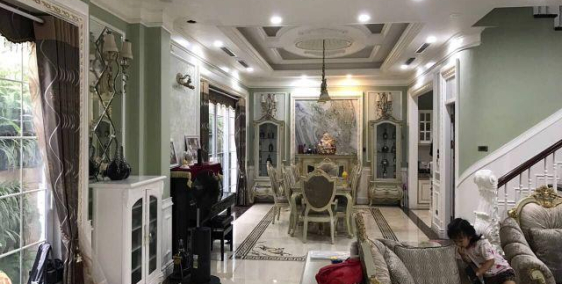 Cho thuê biệt thự VINHOMES Việt Hưng, Long Biên, đầy đủ nội thất, 300m2, giá 28tr/1 tháng