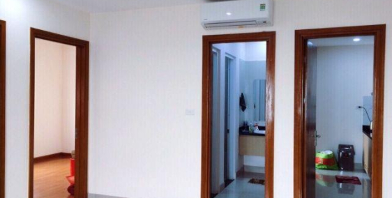 Cho thuê biệt thự đầy đủ tiện nghi để ở hoặc làm văn phòng tại KĐT Việt Hưng, Long Biên. S: 250m2. Giá : 28 tr/tháng.