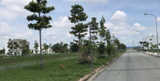 Chính chủ cần Bán Gấp lô mặt tiền chợ Tân Đức, phía sau dãy nhà phố KDC Tân Đức, đã có SHR, giá 1ty4 , thương lượng nhẹ, LH 0794875846