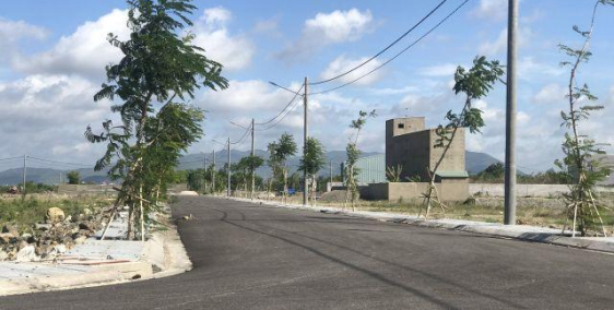 Đất nền Bà Rịa, đường Cách Mạng Thánh 8 nối dài, giá chỉ 9,3 triệu/m2, dân cư đông đúc.