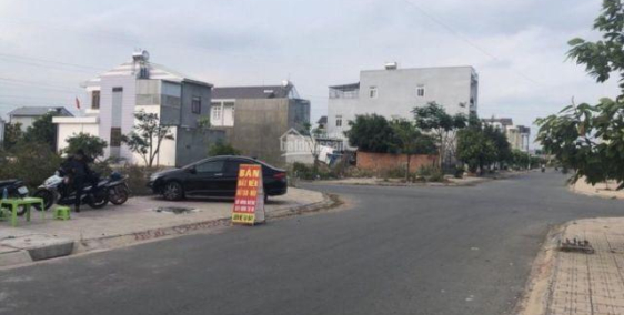 Tôi cần sang nhượng 1 lô 92.5m2, đường 32m, SHR, thổ cư, hướng đông nam, tại kdc An Thuận, ngã ba Nhơn Trạch: 0868.29.29.39