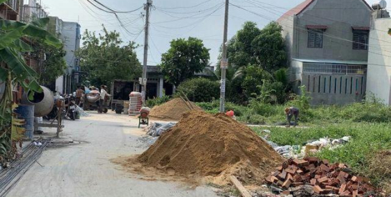 - Nhà tôi chuyển công tác nên tôi cần bán miếng đất 5x18 của mình tại Quận 12