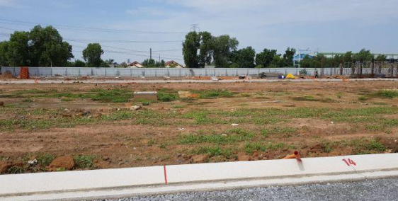 Thua đá banh tôi cần bán gấp lô đất 60 m2 nằm ngay trục đường dt 747 gần trường học bênh viện