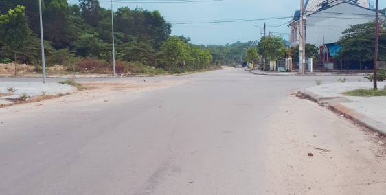 Chuyển nhượng nhanh 121m2 đất thuộc KQH Bàu Vá GĐ3, hướng Đông Bắc, 20,4tr/m2.