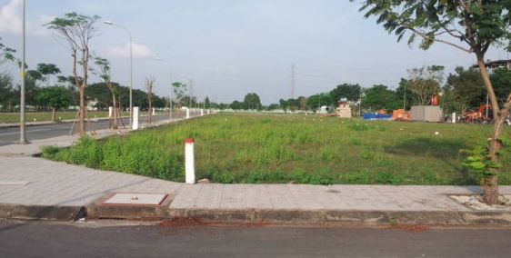 Muốn bán gấp lô đất ngay mặt tiền, gần đường Nguyễn Văn Linh