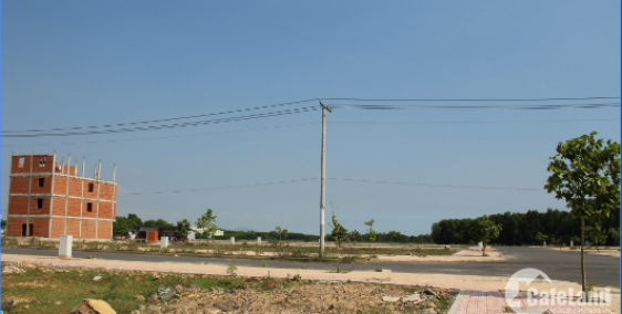 Bán đất MT Nguyễn Chí Thanh, gần ngã 3 suối, giá 900tr, 0939278962