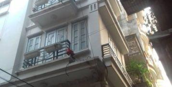 Nhà Nguyên Hồng-Đống Đa- Lô Góc 2 Mặt Tiền-Diện Tích 42M- Kinh Doanh Đỉnh-Cho Thuê Tốt-Ô Tô Đỗ Ngày Đêm-Giá Chuẩn.