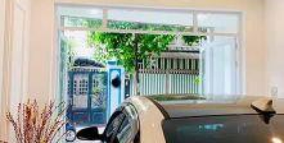 Ô tô đậu trong nhà Nguyễn Văn Đậu phường 11 Bình Thạnh 5,6 tỷ