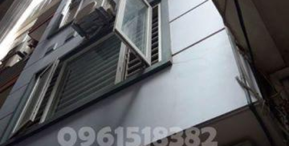 Bán nhà phố Cầu Giấy. Diện tích xây dựng: 35m2 x 5 tầng. Giá 3,2 tỷ. LH 0961518382