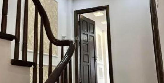 Bán nhà Nguyễn Khang 36m2 x 5T. Giá 3,4 tỷ. Ngõ xe ba gác tránh.