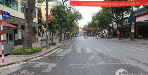 Cho thuê nhà kinh doanh mặt phố Bà Triệu 55m2, Mt5,2m