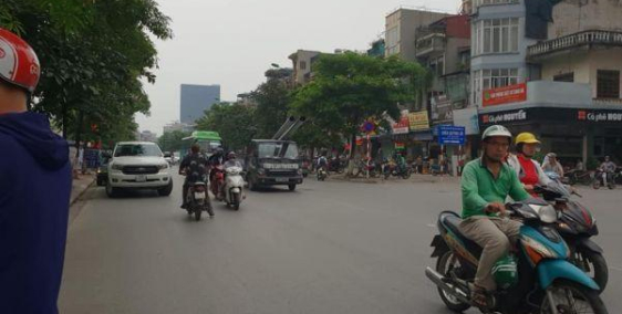 Bán nhà mặt phố Thanh Nhàn, 55m2, mặt tiền 4m, giá hơn 16 tỷ. Lh 0982898884