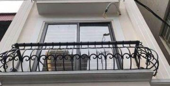 Ô tô đỗ cửa, kinh doanh VP, DT 46m2,  nhỉnh 4 tỷ thôi.