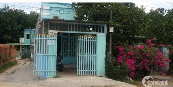 Bán nhà cấp 4 hẻm, ngay trung tâm và chợ Hóc Môn