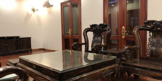 Tôi cần bán nhà 3 tầng mặt phố Quận Long Biên Hà Nội.