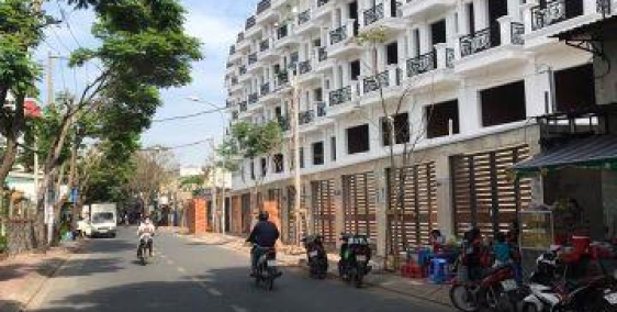 Nhà phố mặt tiền UBND quận, Diện tích 225m2, Sổ riêng, Giá 5,3 tỷ