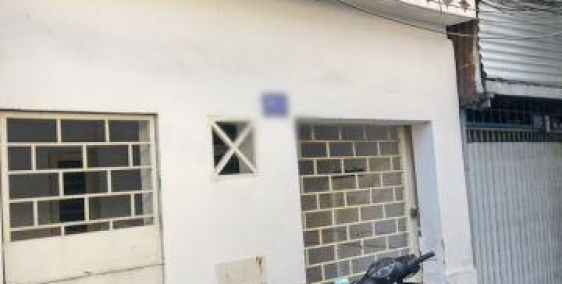 Bán nhà nát tiện xây mới hẻm 196 Tôn Thất Thuyết quận 4.