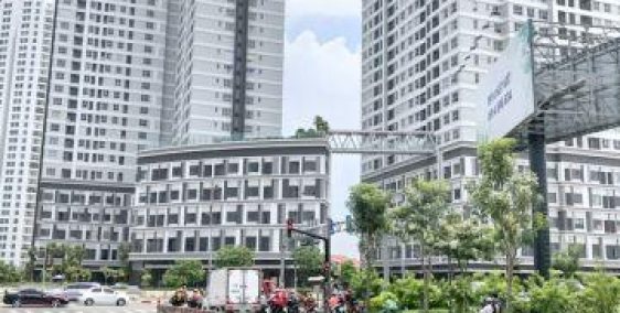 Bán gấp nhà nát mặt tiền cực đẹp Bến Vân Đồn quận 4.