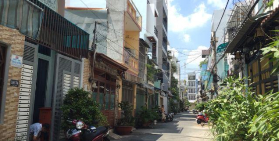 Bán nhà hẻm nhựa 6m đường Lê Thúc Hoạch, DT 4m x 11m, nhà 1 lầu. Giá 4.7 tỷ.