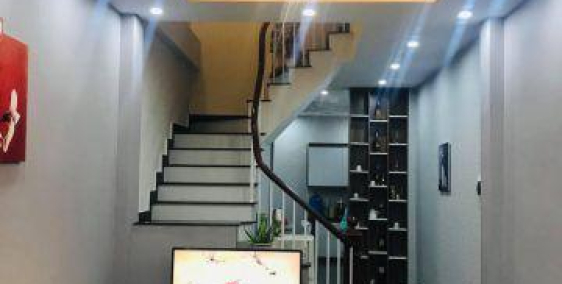 Bán nhà Phạm Văn Đồng, Ngõ 3 gác, kinh doanh, tặng nội thất xịn, 2 thoáng, 42m2 Giá 3.1 tỷ