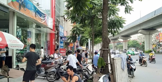 Cho thuê mb mặt phố Nguyễn Trãi,45m2, mặt tiền 3.7m, vỉa hè 5m, 18tr/tháng