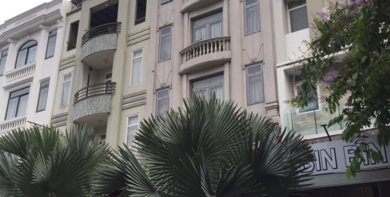 Cần bán khách sạn 11 phòng khu Hưng Phước mé chung cư Sky Garden, PMH