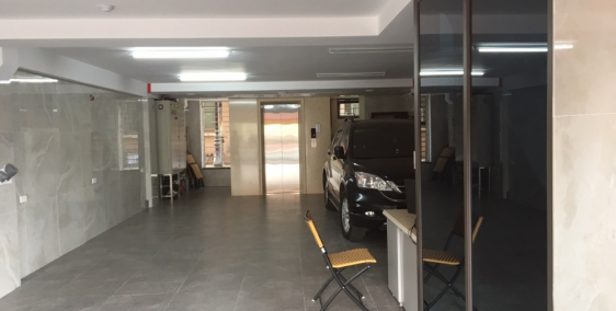 Bán nhà Mp Hoàng Cầu 250m2, thông tầng, mặt tiền 10m. Giá 46 tỷ