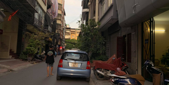 Nhà phân lô, ga ra ô tô, Nguyên Hồng, Huỳnh Thúc Kháng, 53 m, 5 tầng, giá 10,5 t