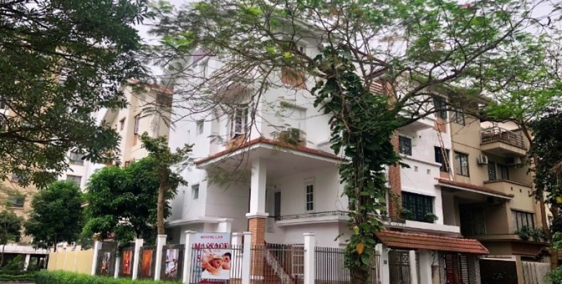 Bán căn biệt thự 143m2, năm ngay trung tâm KĐT Đặng xá. Diện tích 132m2