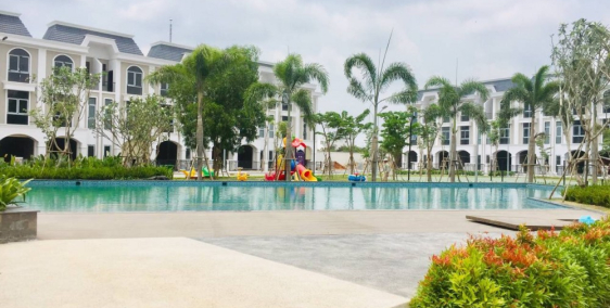 Bán gấp nhà 2 Lầu 100m2 sau lưng Chợ Bình Chánh, 1.5Tỷ/căn, SHR, 4PN