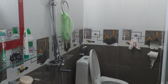 - Bán nhà 4 tầng đường Vũ Chí Thắng ( Ngõ Đồng Bún).Diện tích 46m. Giá 1,75 tỷ.