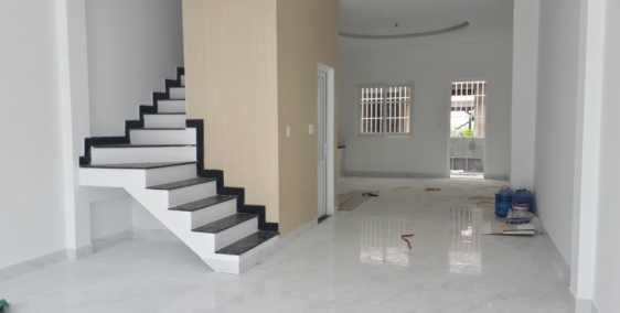 Nhượng căn nhà 2 tầng hướng Nam - 105m2 - mặt tiền 5m