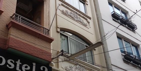 Chủ cần tiền  đại hạ giá Bán gấp nhà 3 mặt tiền Trung tâm Quận 1.