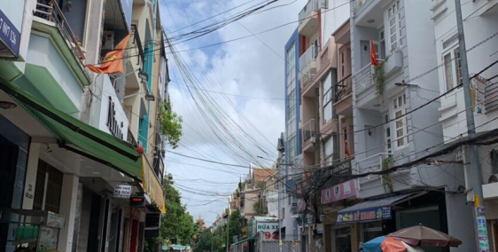 Bán nhà MT Cù Lao ngay Hoa Sứ Phan Xích Long DT: 4x10m, 3 lầu đúc