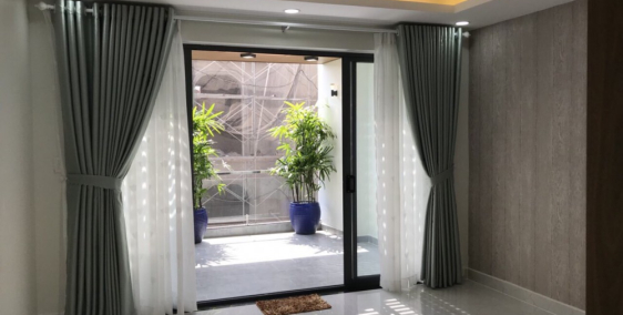 Kẹt tiền bán nhà đường Nhất Chi Mai, Tân Bình. Hẻm 7m thông thoáng, xe hơi ra và