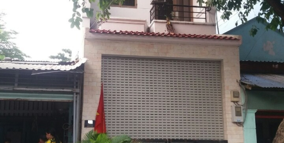 Bán nhà MTKD đường Lê Thiệt 4x18m đúc 2 tấm ngay ngã tư Phạm Văn Xảo