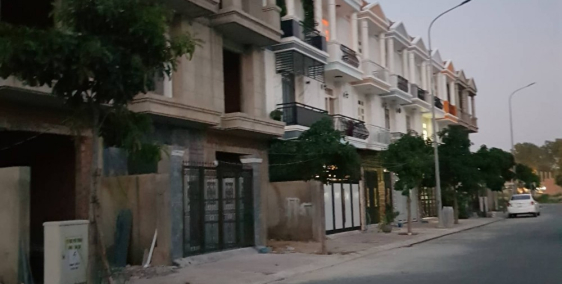 Bán nhanh căn nhà mặt đường thuận tiện cho buôn bán kinh doanh