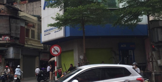 Bán nhà mặt phố Nguyễn Hoàng Tôn, 210m2, Mt 9m, đối diện Ciputra